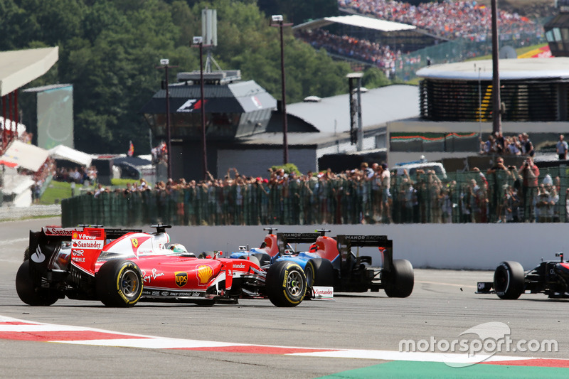 Sebastian Vettel, Ferrari SF16-H gira al inicio de la carrera