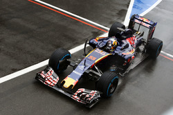 Карлос Сайнс-мл., Scuderia Toro Rosso STR11