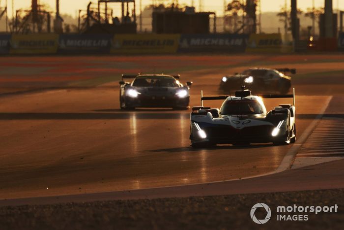 #20 BMW M Team WRT BMW M Hybrid V8: Sheldon Van Der Linde, Robin Frijns, Rene Rast