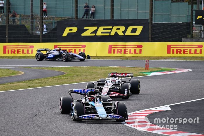 Esteban Ocon, Alpine A524, Kevin Magnussen, Haas VF-24, Logan Sargeant, Williams FW46