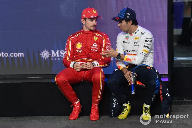 Charles Leclerc, Scuderia Ferrari, Sergio Perez, Red Bull Racing, discussion après les qualifications