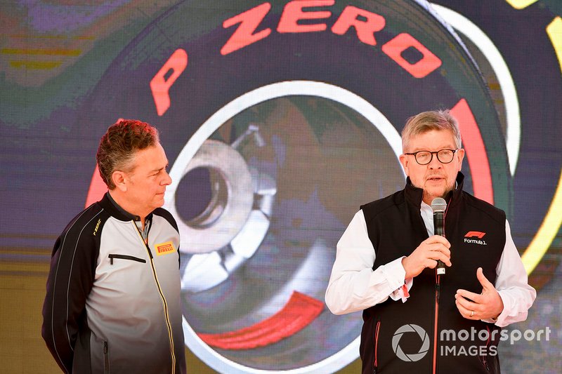 Mario Isola, Racing Manager, Pirelli Motorsport, e Ross Brawn, Managing Director del Motorsport, FOM, all'evento a Federation Square