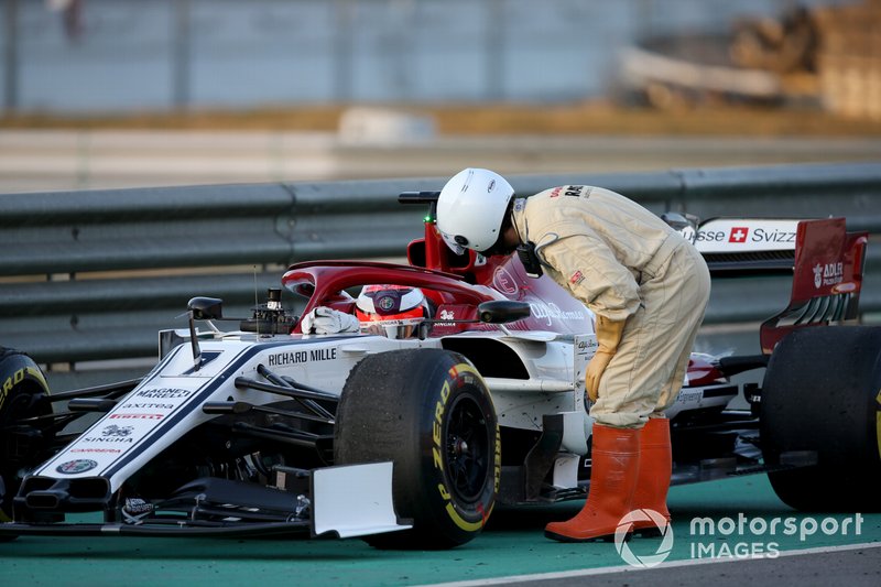 Kimi Raikkonen, Alfa Romeo Racing stops on track