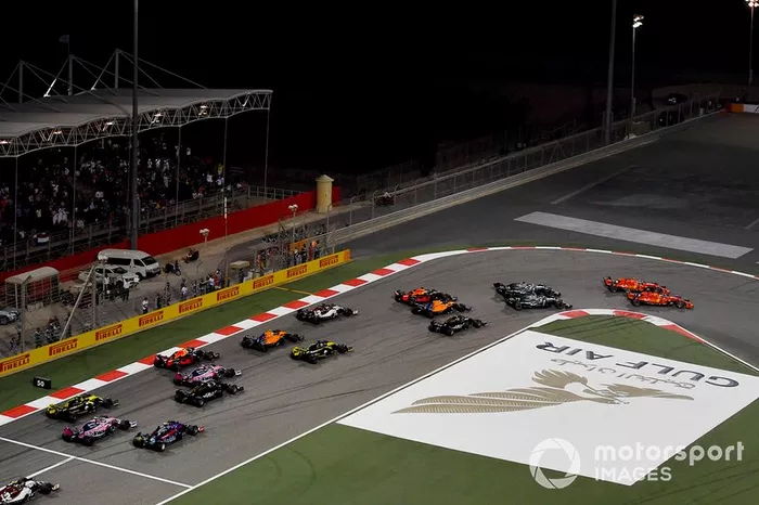 Arrancada Sebastian Vettel, Ferrari, Charles Leclerc, Ferrari  líder