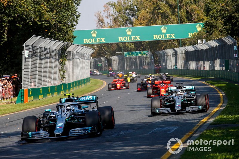 Valtteri Bottas, Mercedes AMG W10, Lewis Hamilton, Mercedes AMG F1 W10 al inicio