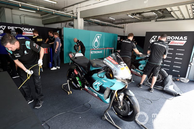 Гараж SIC Petronas Yamaha