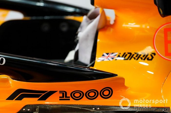 Marca de las 1000 carreras en el coche de Lando Norris, McLaren MCL34 