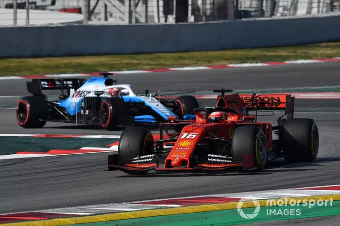 Charles Leclerc, Ferrari SF90 y Robert Kubica, Williams FW42