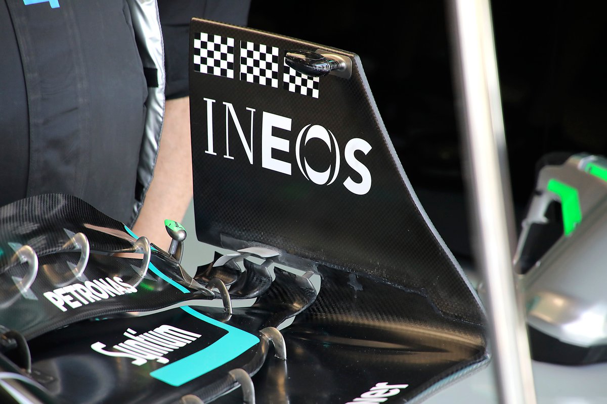 Mercedes W14, detalle del endplate del ala frontal. 