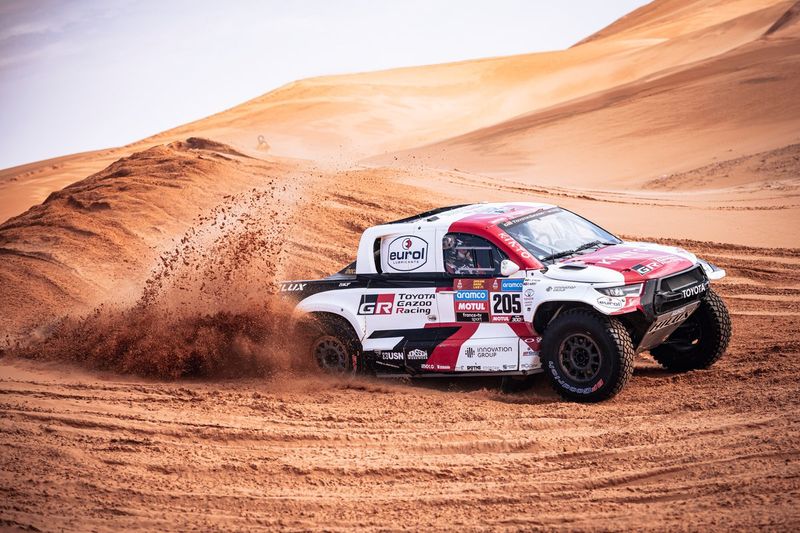 #205 Toyota Gazoo Racing Toyota: Giniel De Villiers, Dennis Murphy