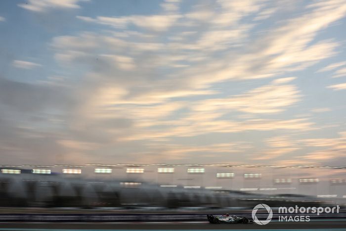 Lewis Hamilton, Mercedes W13