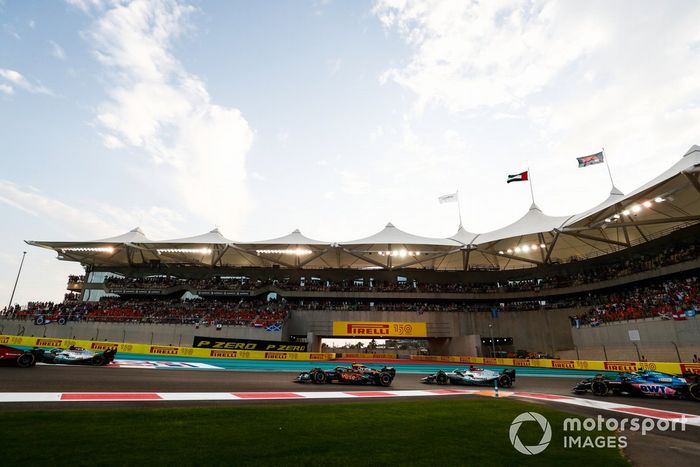 Lewis Hamilton, Mercedes W13, Lando Norris, McLaren MCL36m George Russell, Mercedes W13, Esteban Ocon, Alpine A522