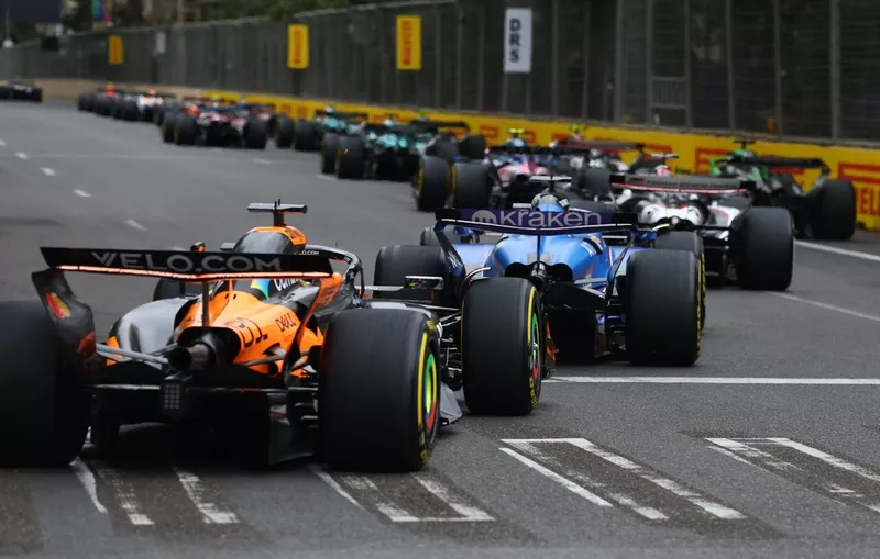 Oscar Piastri, McLaren, Alexander Albon, Williams