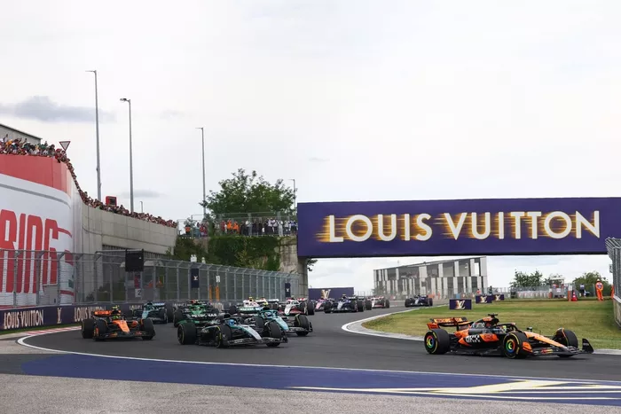 Oscar Piastri, McLaren, George Russell, Mercedes