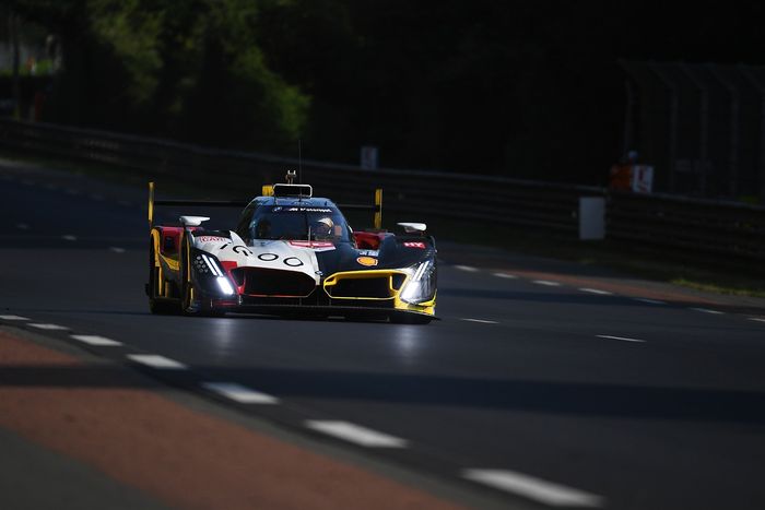 #20 BMW M Team WRT BMW M Hybrid V8: René Rast, Robin Frijns, Sheldon Van Der Linde