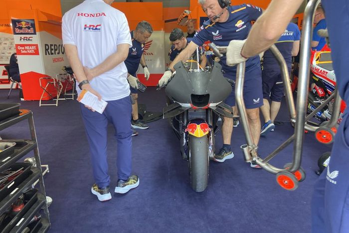 Repsol Honda Team RC213V moto detalle de Joan Mir