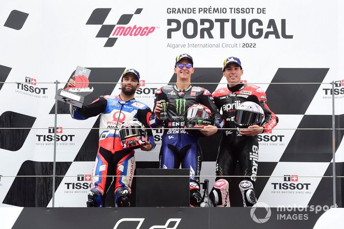 Podio: segundo lugar Johann Zarco, Pramac Racing, ganador Fabio Quartararo, Yamaha Factory Racing, tercer lugar Aleix Espargaró, Aprilia Racing Team