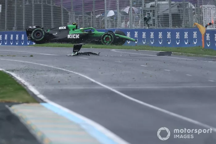 Gabriel Bortoleto, Sauber crash
