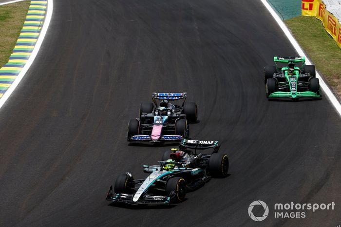 Lewis Hamilton, Mercedes F1 W15, Esteban Ocon, Alpine A524, Valtteri Bottas, Stake F1 Team KICK Sauber C44
