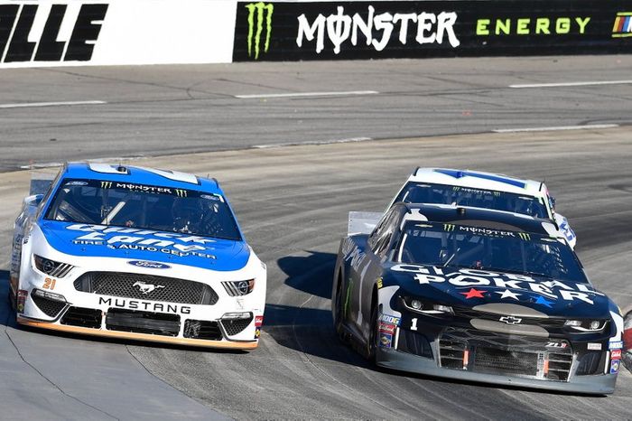 Kurt Busch, Chip Ganassi Racing, Chevrolet Camaro Global Poker, Paul Menard, Wood Brothers Racing, Ford Mustang Quick Lane Tire & Auto Center