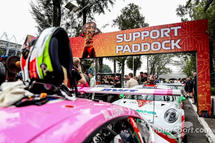 Atmosfera nel paddock
