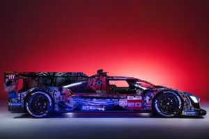 BMW M Hybrid V8 Art Car unveil Le Mans