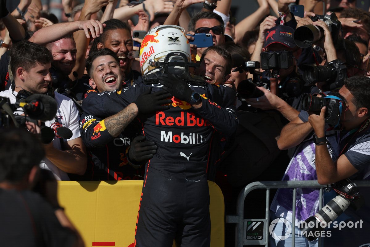 Max Verstappen, Red Bull Racing, 1st position, celebrates with his team in Parc Ferme