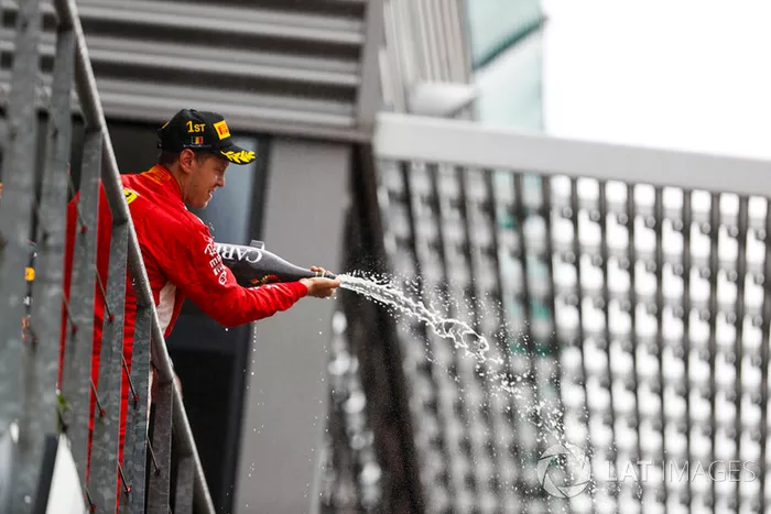 Podyum: Yarış galibi Sebastian Vettel, Ferrari
