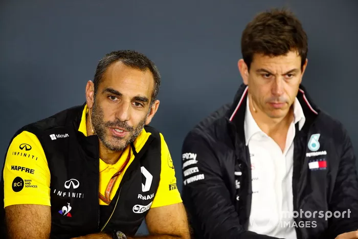 Cyril Abiteboul, Renault Sport F1 Team, y Toto Wolff, Mercedes AMG F1