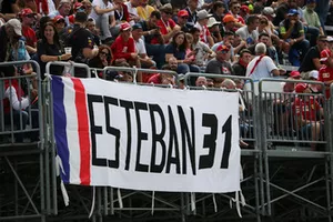 Esteban Ocon, Racing Point Force India F1 Team fans en spandoek