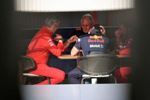 Maurizio Arrivabene, director del equipo Ferrari, Dr. Helmut Marko, consultor de Red Bull Motorsport, Christian Horner, director del equipo Red Bull Racing y Gino Rosato, Ferrari