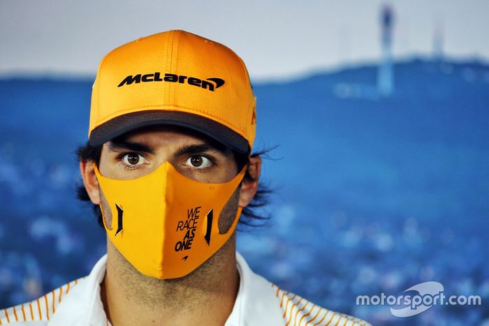Carlos Sainz Jr., McLaren en la conferencia de prensa