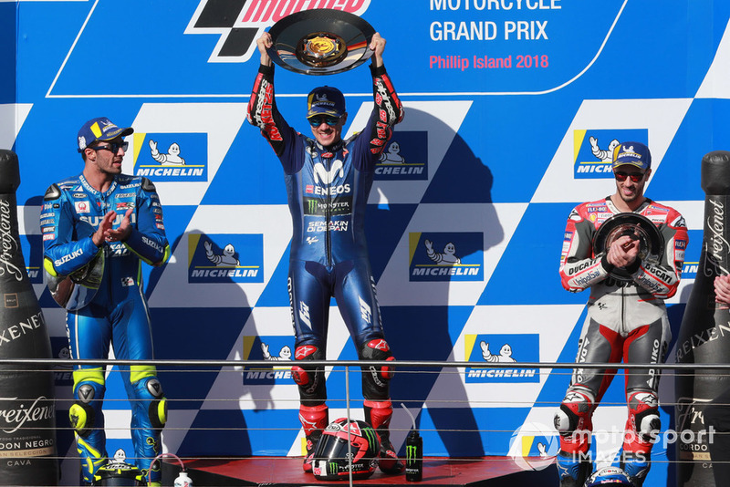 Подіум: друге місце Андреа Янноне, Team Suzuki MotoGP, переможець гонки Маверік Віньялес, Yamaha Factory Racing, третє місце Андреа Довіціозо, Ducati Team