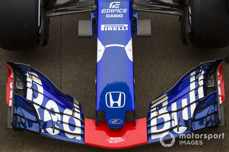 Scuderia Toro Rosso STR13 nose and front wing