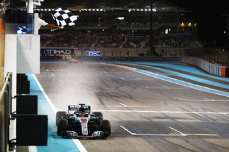 Lewis Hamilton, Mercedes AMG F1 W09 en Sebastian Vettel, Ferrari SF71H
