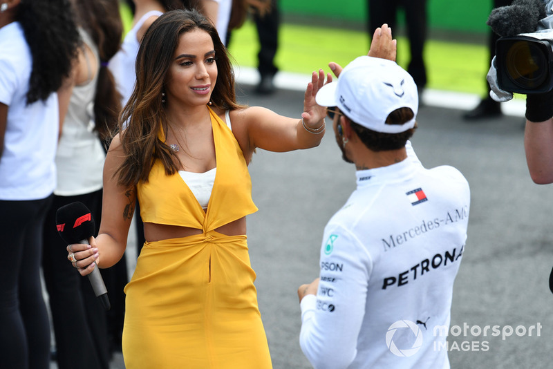 Lewis Hamilton, Mercedes AMG F1 con la cantante brasileña Anitta