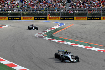 Valtteri Bottas, Mercedes AMG F1 W09 voor Lewis Hamilton, Mercedes AMG F1 W09