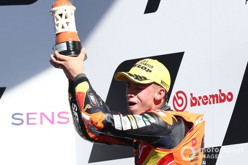 El ganador de la carrera y campeón del mundo Pedro Acosta, Red Bull KTM Ajo