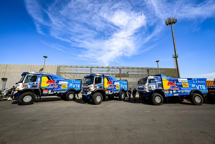 #505 Kamaz - Master: Eduard Nikolaev, Evgenii Iakovlev, Vladimir Rybakov, #500 Kamaz - Master: Dmitry Sotnikov, Ruslan Akhmadeev, Ilgiz Akhmetzianov, #509 Kamaz - Master: Andrey Karginov, Andrey Mokeev, Ivan Malkov