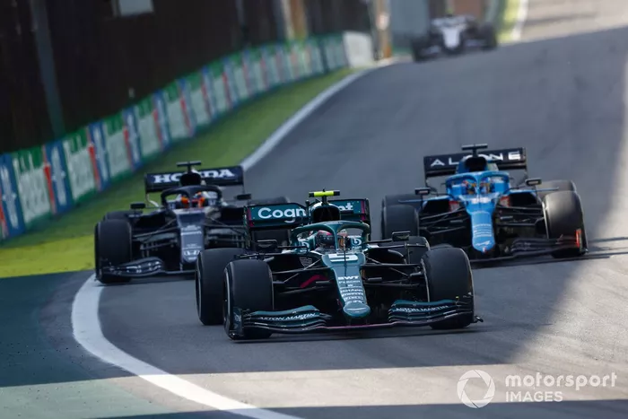 Sebastian Vettel, Aston Martin AMR21, Fernando Alonso, Alpine A521, Yuki Tsunoda, AlphaTauri AT02