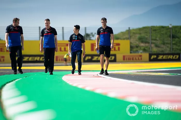 Naoki Yamamoto, Toro Rosso cammina sulla pista