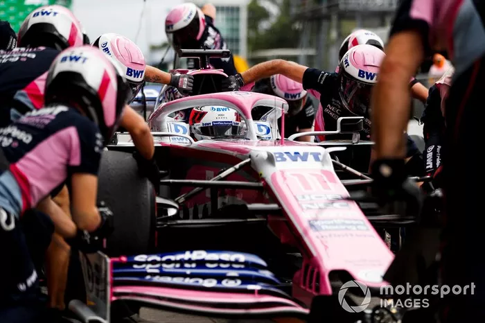 Sergio Perez, Racing Point RP19, fa un pit stop durante le prove