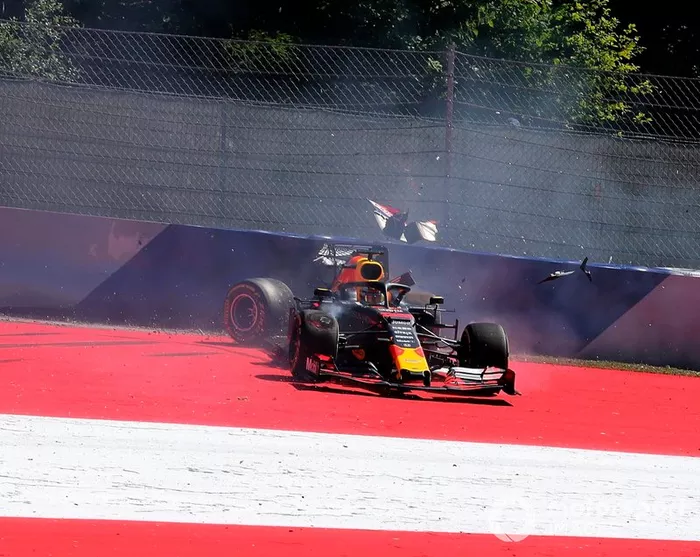 Max Verstappen, Red Bull Racing RB15, crashes