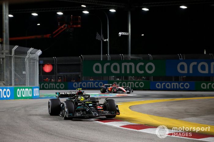 Lewis Hamilton, Mercedes F1 W14, Charles Leclerc, Ferrari SF-23