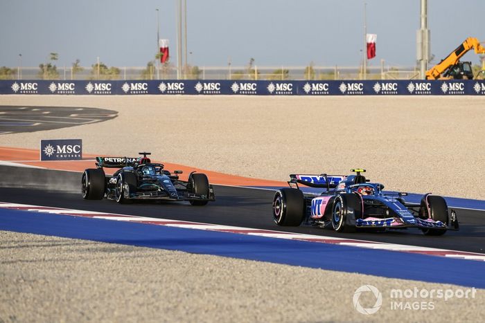 Pierre Gasly, Alpine A523, George Russell, Mercedes F1 W14