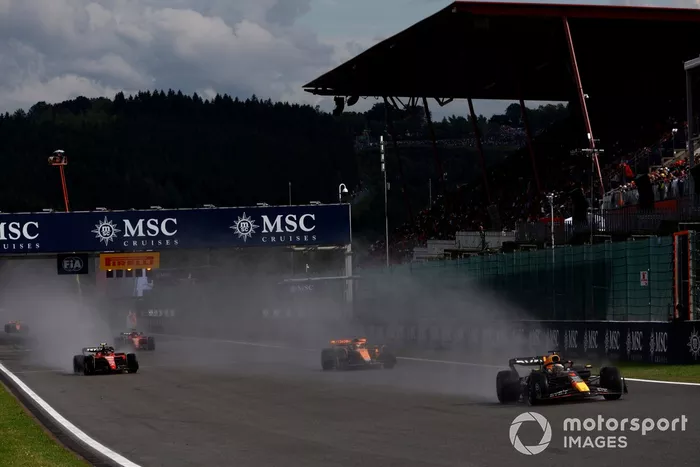 Max Verstappen, Red Bull Racing RB19, Oscar Piastri, McLaren MCL60, Carlos Sainz, Ferrari SF-23