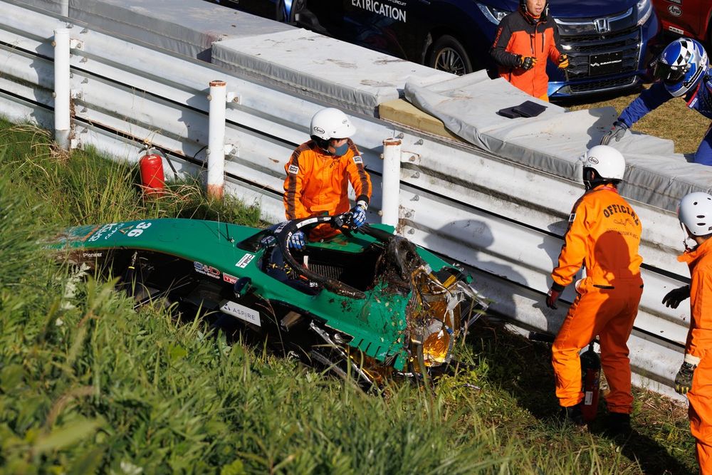El Monoplaza de Ukyo Sasahara, #36 VANTELIN TEAM TOM’S tras el accidente