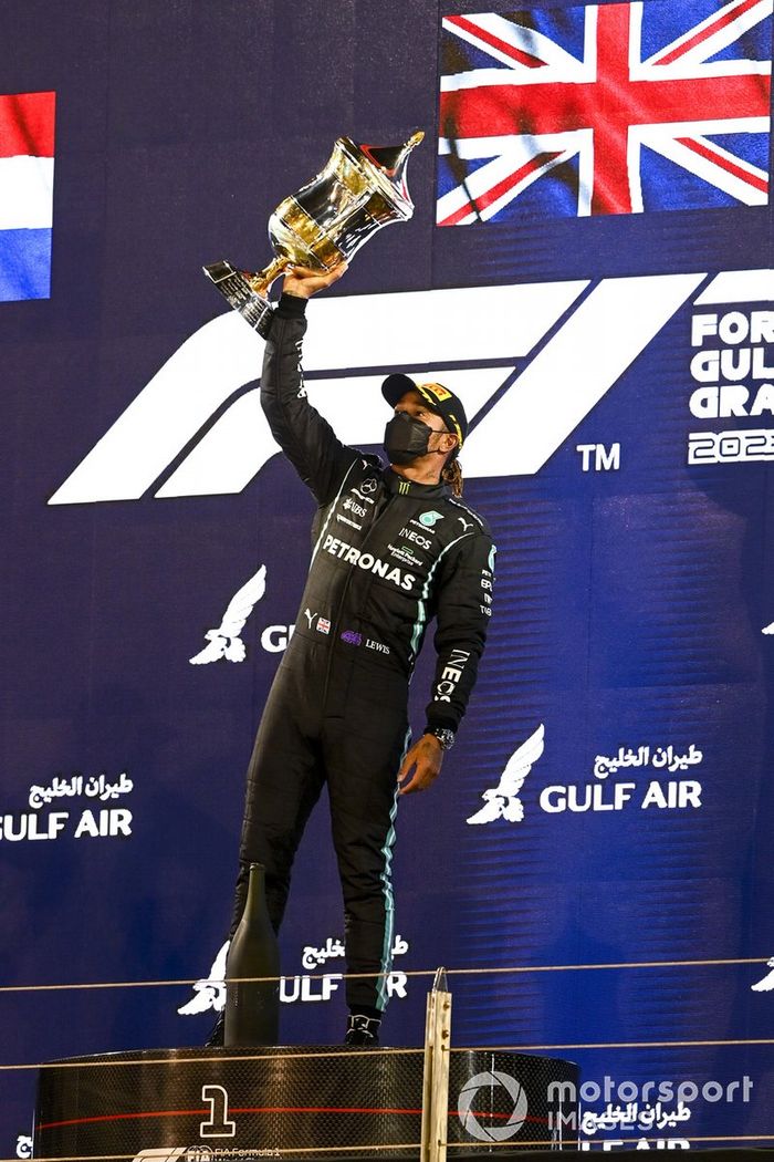 Podio: segundo lugar Lewis Hamilton, Mercedes