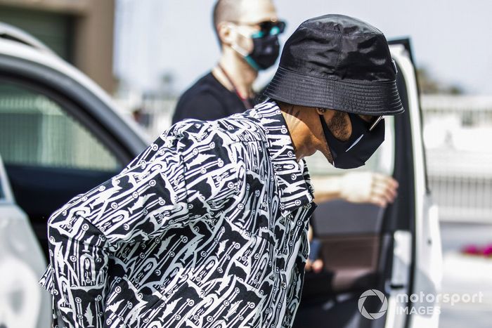 Lewis Hamilton, Mercedes-AMG F1, llega al circuito