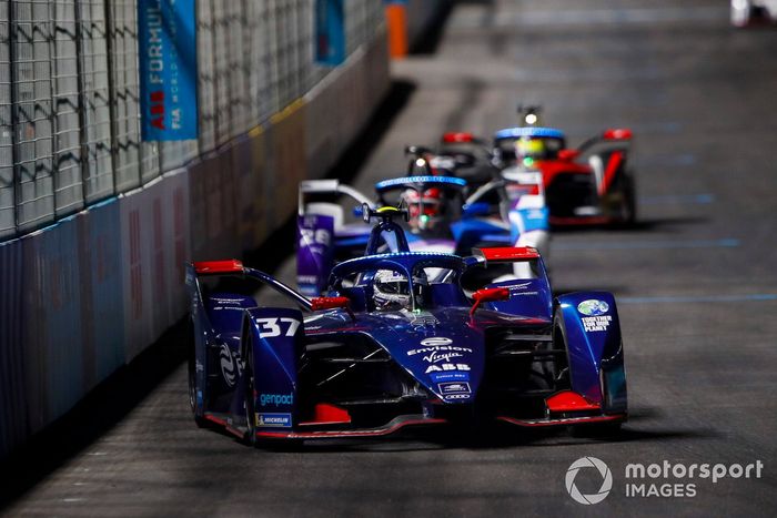 Nick Cassidy, Envision Virgin Racing, Audi e-tron FE07, por delante de Maximilian Guenther, BMW I Andretti Motorsports, BMW iFE.21